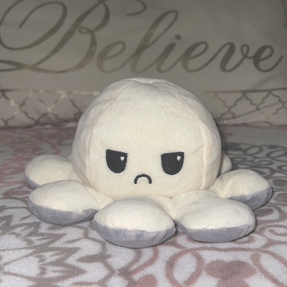 mood octopus grey and white